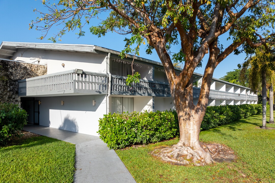 MIAMI CONDO HOLDINGS in Miami, FL - Building Photo
