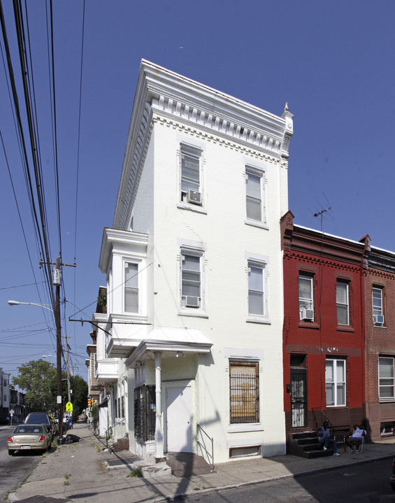 1700 N Dover St in Philadelphia, PA - Building Photo