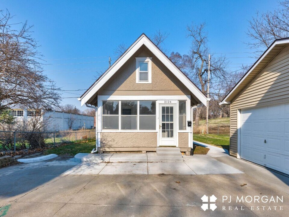 2122 S 35th Ave in Omaha, NE - Building Photo