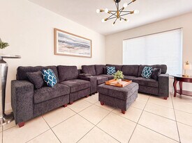 3672 NW 18th Ave in Oakland Park, FL - Building Photo