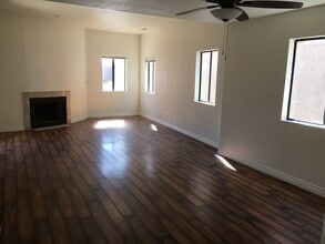 806 E 65th St in Inglewood, CA - Foto de edificio - Building Photo