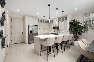 22 Canary Ave in McAllen, TX - Building Photo - Building Photo