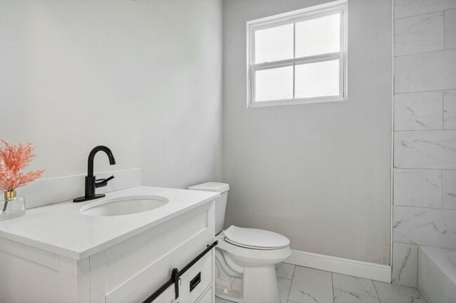 3125 Industrial Ct in New Orleans, LA - Foto de edificio - Building Photo