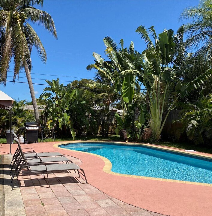 2539 Thomas St in Hollywood, FL - Building Photo