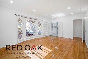 340 N Curson Ave in Los Angeles, CA - Building Photo