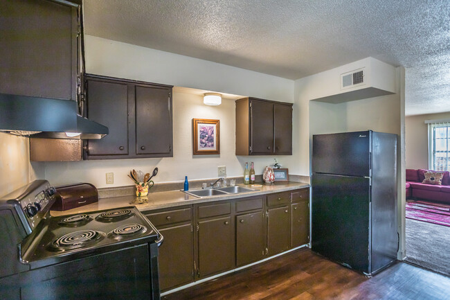 Huntington Hills in Memphis, TN - Building Photo - Interior Photo