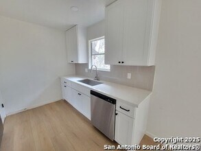 9515 Valley Dale St in San Antonio, TX - Building Photo - Building Photo