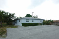 1919 Doffer Ln in North Palm Beach, FL - Building Photo - Building Photo