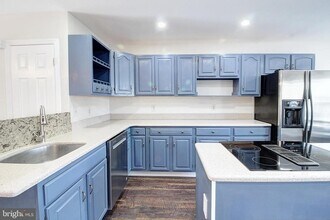 42 Victoria Square in Frederick, MD - Building Photo - Building Photo