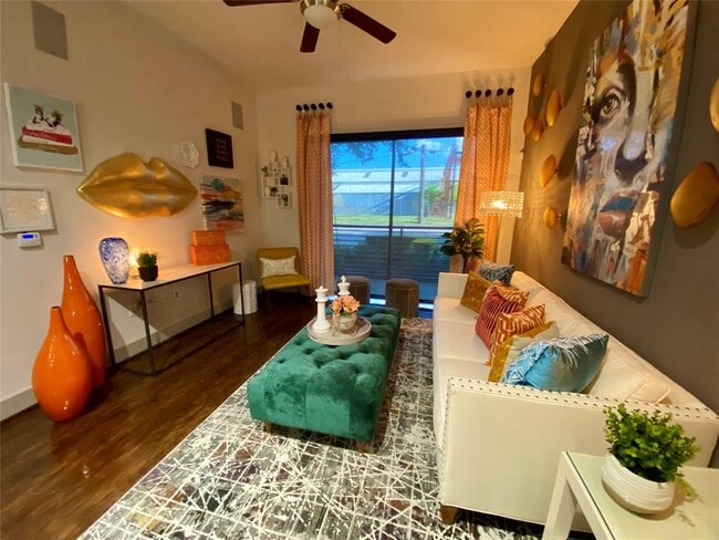 4040 Koehler St-Unit -1058 in Houston, TX - Building Photo - Building Photo