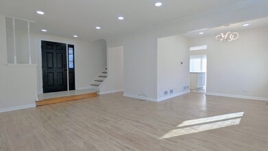 650 Shining Water Dr in Carol Stream, IL - Building Photo - Building Photo