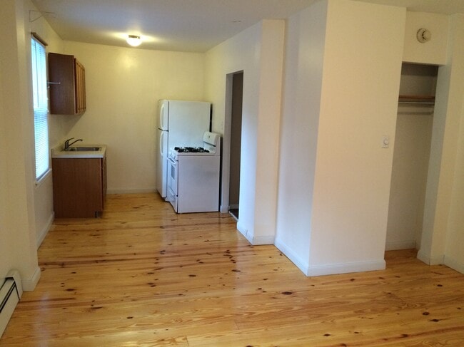 31 Edwards St, Unit 31 1/2- first fl in New Haven, CT - Foto de edificio - Building Photo