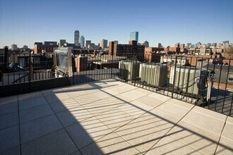 656 Massachusetts Ave, Unit 6 in Boston, MA - Foto de edificio - Building Photo
