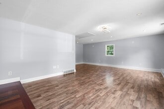 4809 Madison Ave in Trumbull, CT - Building Photo - Building Photo