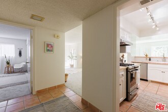 6760 Hillpark Dr, Unit 408 in Los Angeles, CA - Building Photo - Building Photo