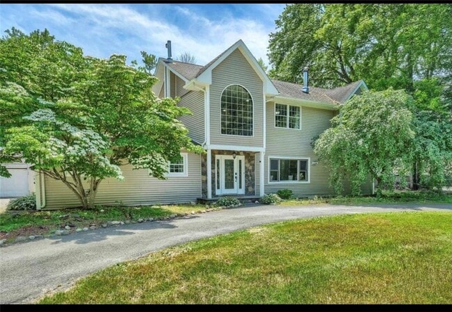 property at 7 Shannon Ln
