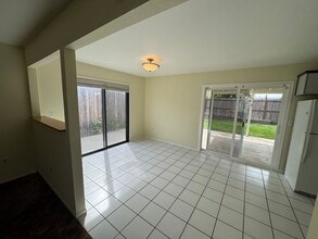 566 Meadow Ln in Kingsburg, CA - Building Photo - Building Photo