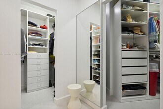 1111 Crandon Blvd, Unit B101 in Key Biscayne, FL - Foto de edificio - Building Photo