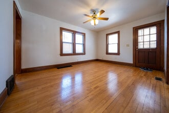 2813 34th Ave S in Minneapolis, MN - Building Photo - Building Photo