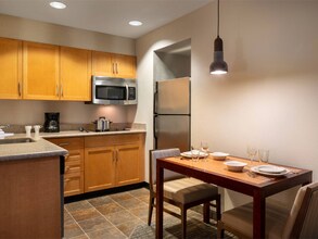 5075 S Priest Dr in Tempe, AZ - Building Photo - Building Photo