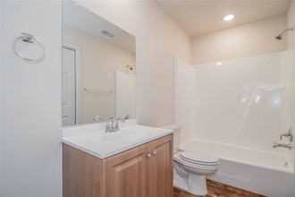 904 Isbell Rd-Unit -200 in Fort Worth, TX - Building Photo - Building Photo