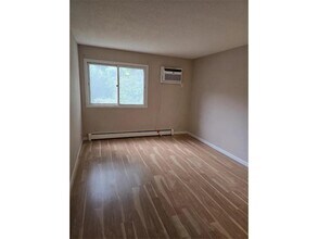 135 Viking Dr E in Little Canada, MN - Building Photo - Building Photo