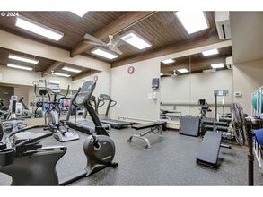 2211 SW 1st Ave, Unit 306 in Portland, OR - Building Photo - Building Photo