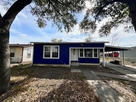 813 E Kenedy Ave in Kingsville, TX - Building Photo