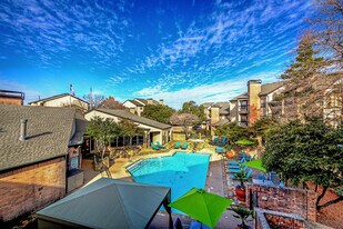 Spring Parc in Dallas, TX - Building Photo