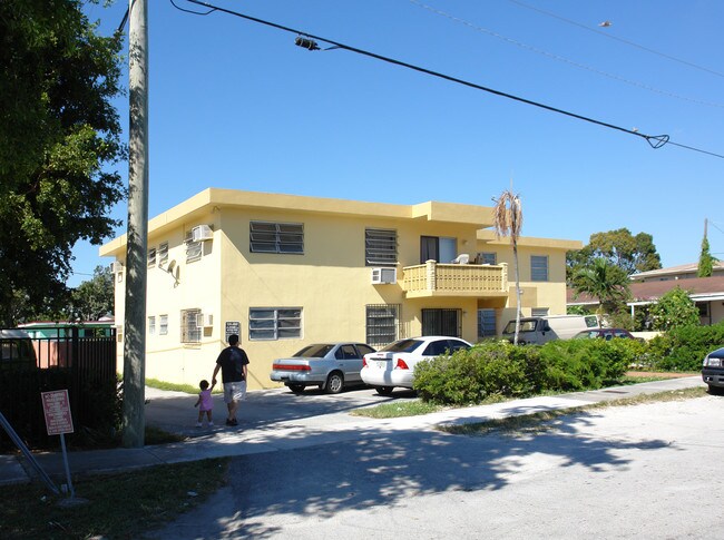 70 SW 30th Ave in Miami, FL - Building Photo - Building Photo