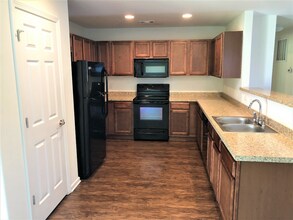 8 Milsbury Ln in Port Wentworth, GA - Building Photo - Building Photo