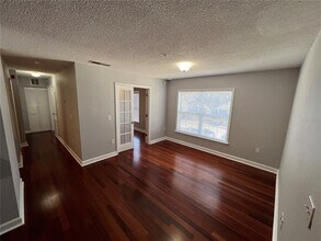 2035 Dixie Belle Dr in Orlando, FL - Building Photo - Building Photo