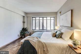 1711 Massachusetts Ave NW in Washington, DC - Foto de edificio - Building Photo