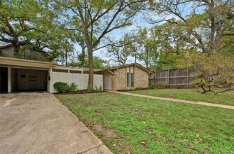 2210 Quarry Rd in Austin, TX - Building Photo - Building Photo