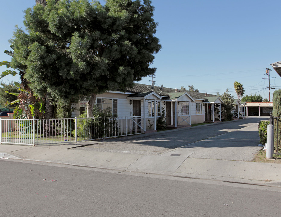 7035 Newell St in Huntington Park, CA - Building Photo