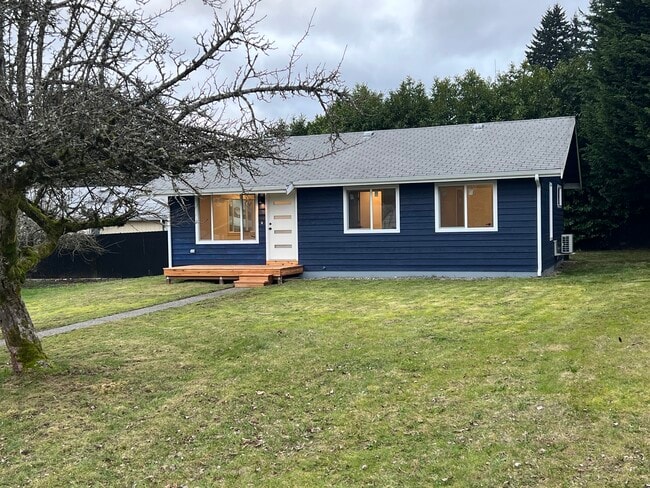 2815 Callahan Dr in Bremerton, WA - Foto de edificio - Building Photo