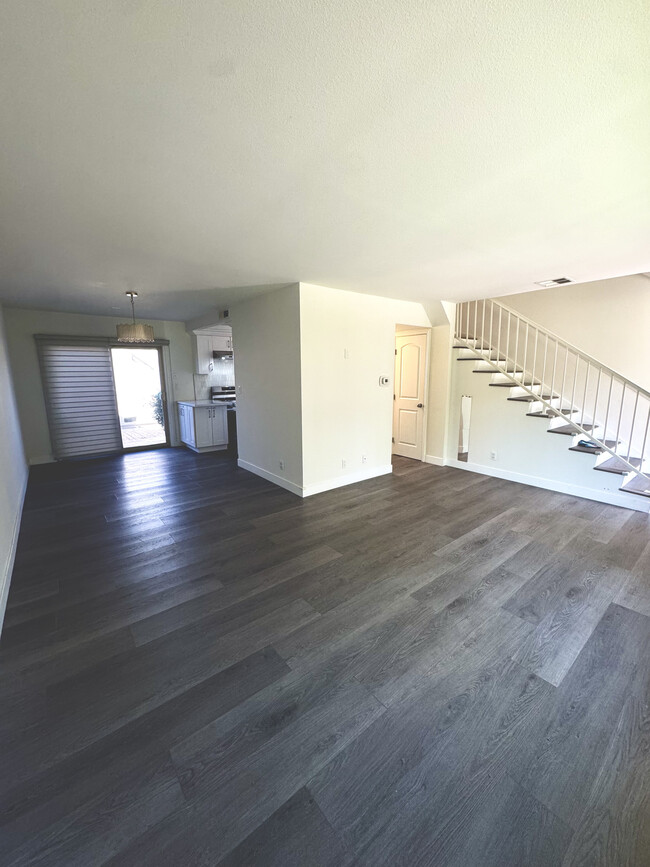 8750 1/2 Wyngate St in Sunland, CA - Building Photo - Building Photo