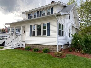 2 1/2 Courtland St, Unit 1 in Nashua, NH - Building Photo - Building Photo