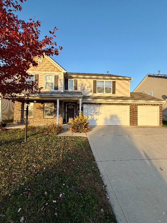 7952 Bombay Ln in Indianapolis, IN - Foto de edificio