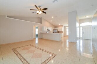 2924 Foraker Way in Kissimmee, FL - Foto de edificio - Building Photo