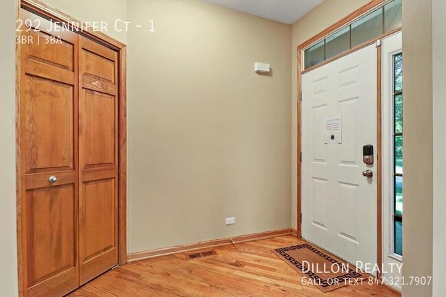 292 Jennifer Ct in Gurnee, IL - Building Photo - Building Photo