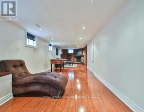 943 Blairholm Ave in Mississauga, ON - Building Photo - Building Photo