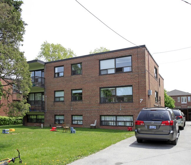 7 Fraserwood Ave in Toronto, ON - Building Photo - Primary Photo