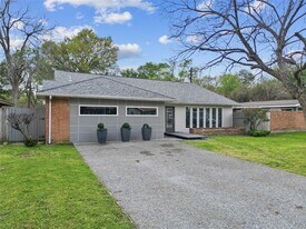 5001 Nina Lee Ln in Houston, TX - Building Photo