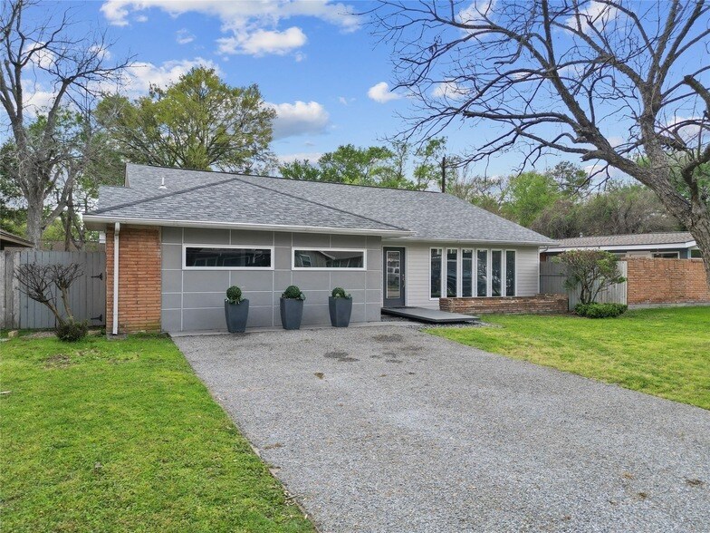 5001 Nina Lee Ln in Houston, TX - Building Photo