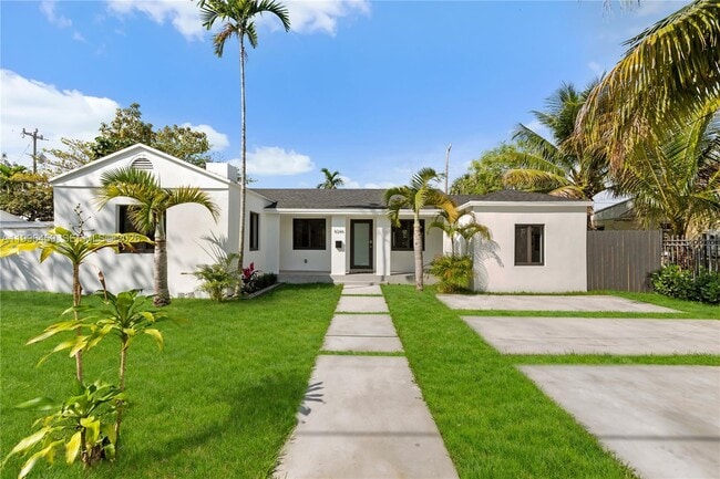 8246 NE 2nd Ct in Miami, FL - Building Photo - Building Photo