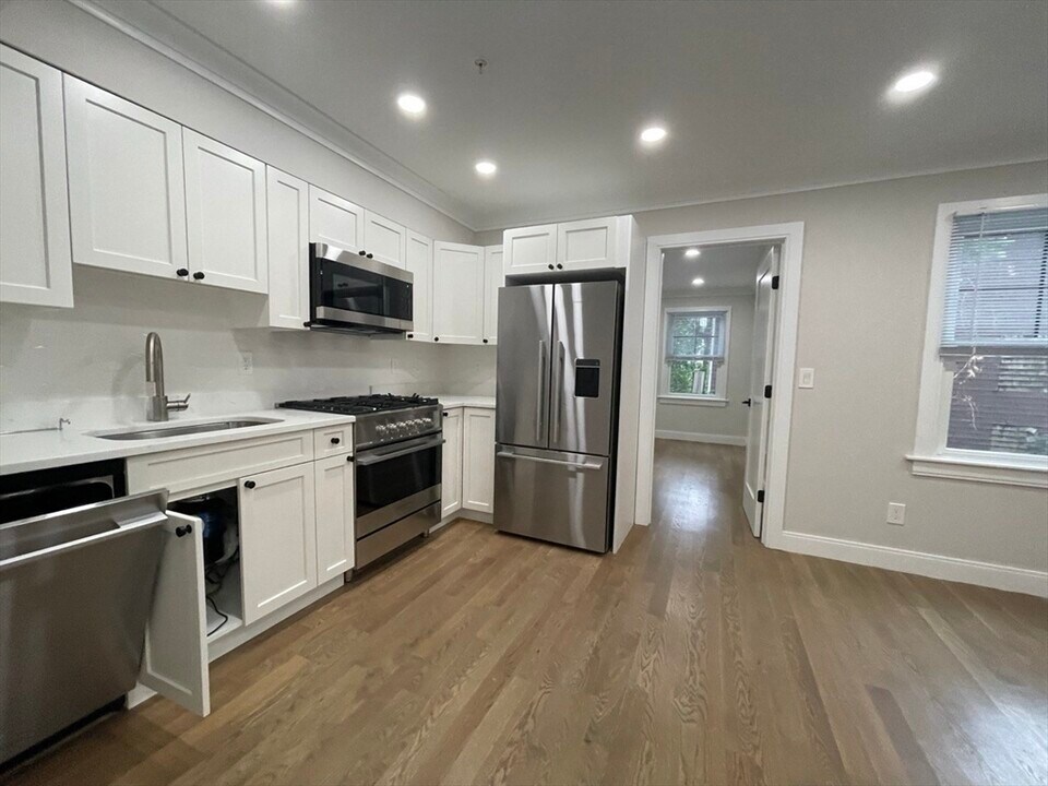 12 Lopez Ave in Cambridge, MA - Building Photo
