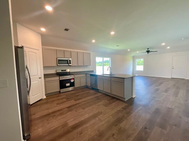property at 12 Fallen Oak Dr