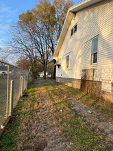 1426 E Locust St in Decatur, IL - Foto de edificio - Building Photo