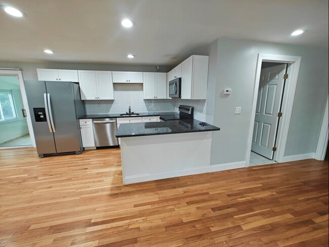 548 Worcester St in Natick, MA - Building Photo - Building Photo